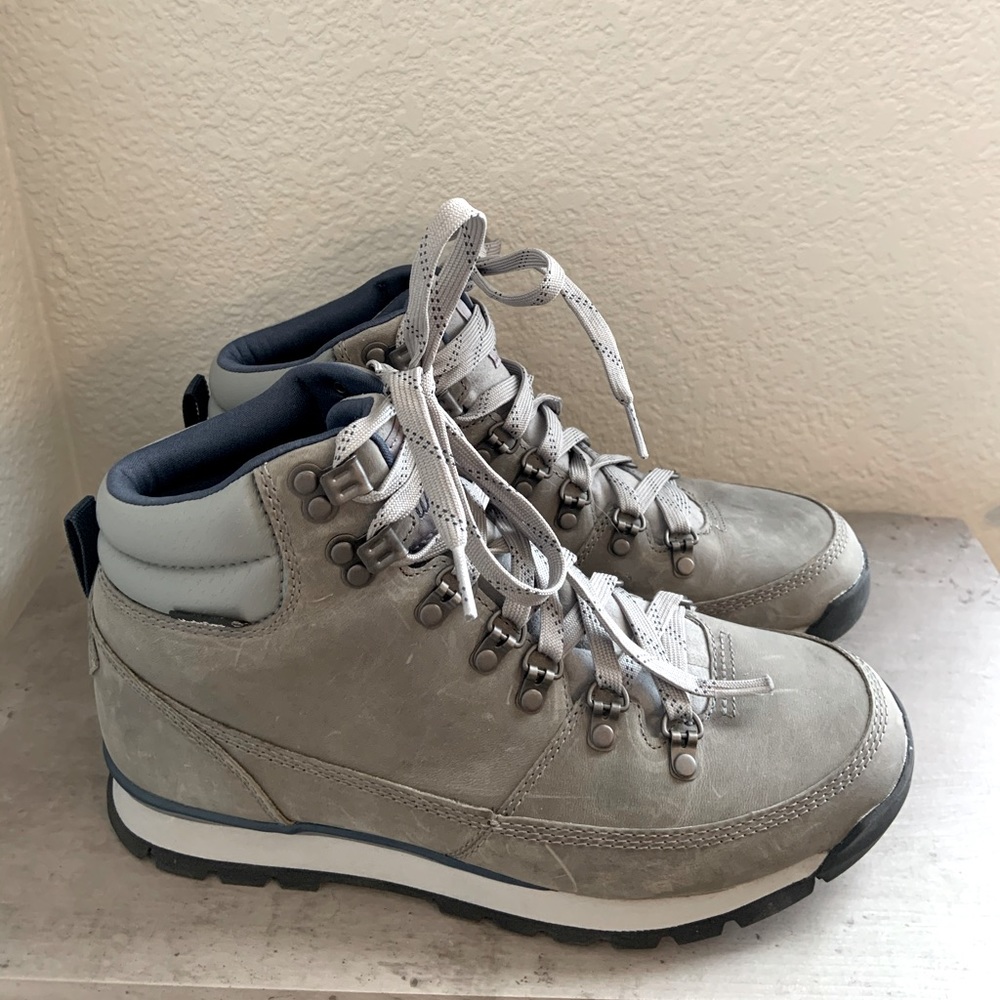 The North Face Back-2-Berkeley Redux Hiking Boots Men’s 7.5 (Women’s 9.5-10)